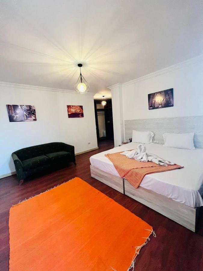 Pyramids View & Gem View Boutique Bed and breakfast Nazlat as Sammān