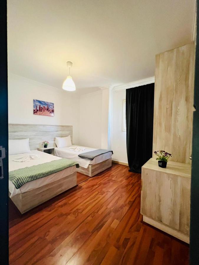 Pyramids View & Gem View Boutique Bed and breakfast Nazlat as Sammān