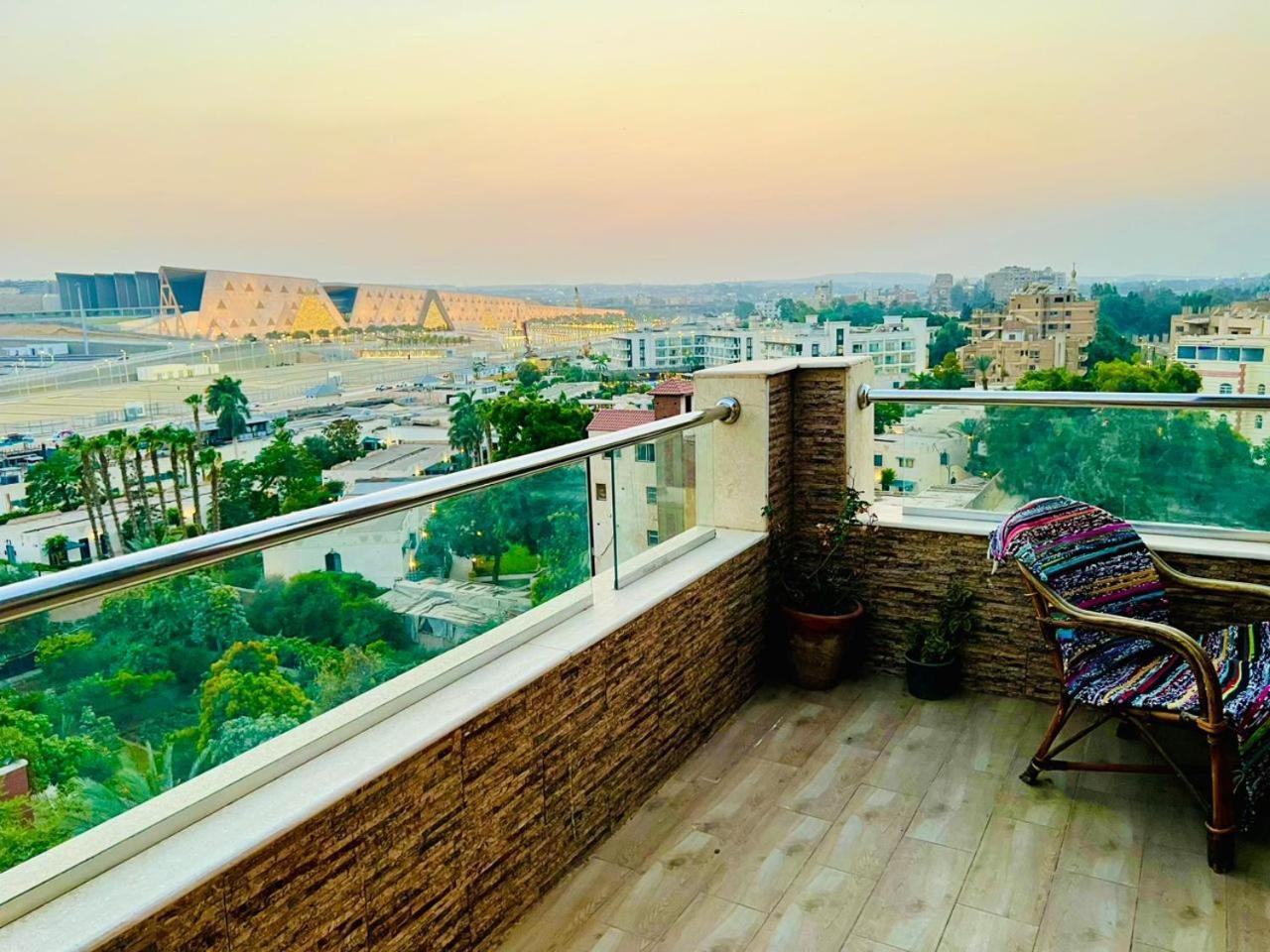 Pyramids View & Gem View Boutique Bed and breakfast Nazlat as Sammān